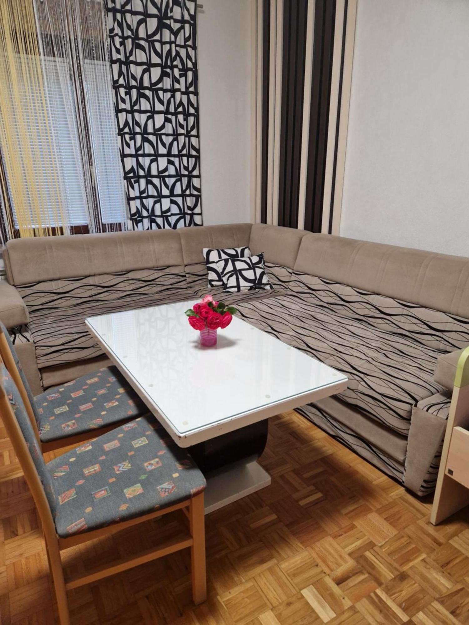 Apartma-Sobe Lejla Vipava Exterior photo